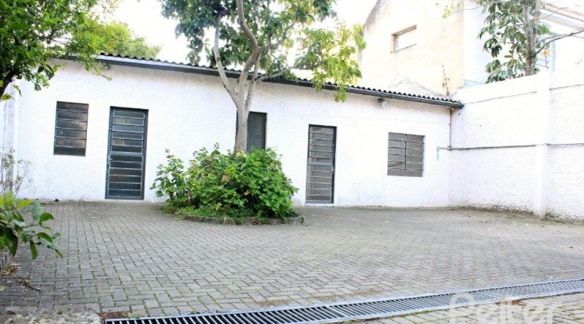 Casa à venda com 290m², 3 dormitórios, 6 vagas, no bairro Menino Deus em Porto Alegre