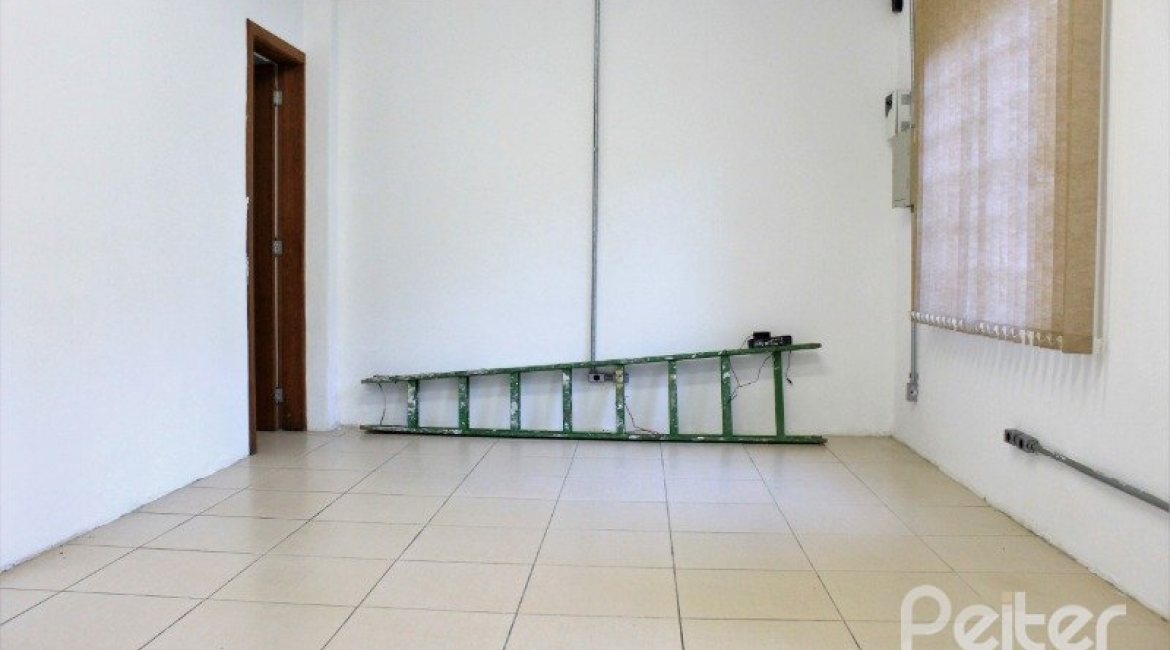 Casa à venda com 290m², 3 dormitórios, 6 vagas, no bairro Menino Deus em Porto Alegre