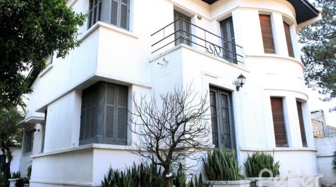 Casa à venda com 290m², 3 dormitórios, 6 vagas, no bairro Menino Deus em Porto Alegre