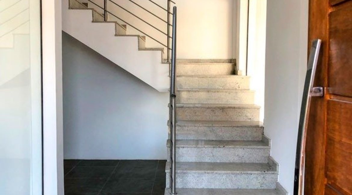 Casa em Condomínio à venda com 284m², 3 dormitórios, 1 suíte, 2 vagas, no bairro Nonoai em Porto Alegre