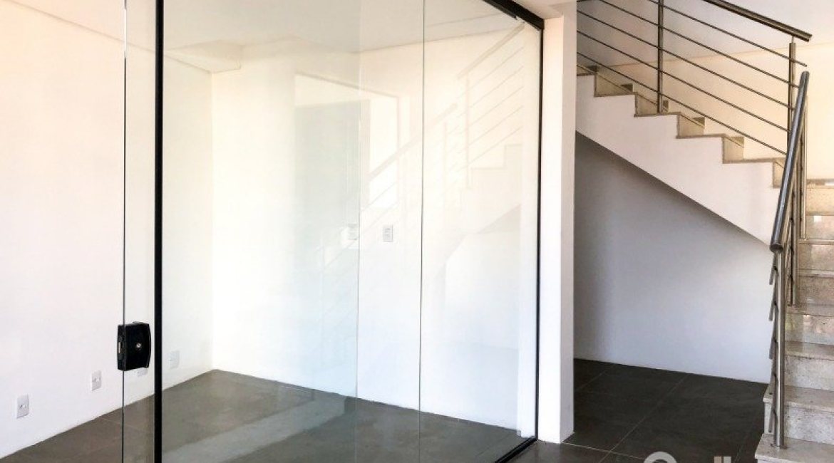 Casa em Condomínio à venda com 284m², 3 dormitórios, 1 suíte, 2 vagas, no bairro Nonoai em Porto Alegre