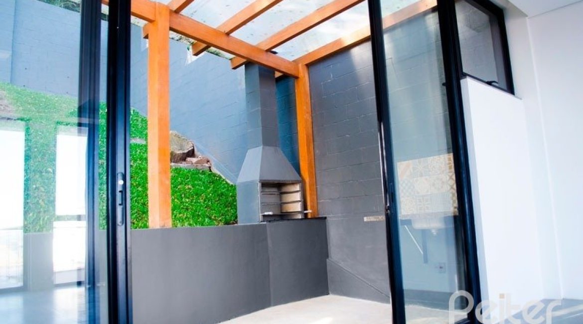 Casa em Condomínio à venda com 284m², 3 dormitórios, 1 suíte, 2 vagas, no bairro Nonoai em Porto Alegre