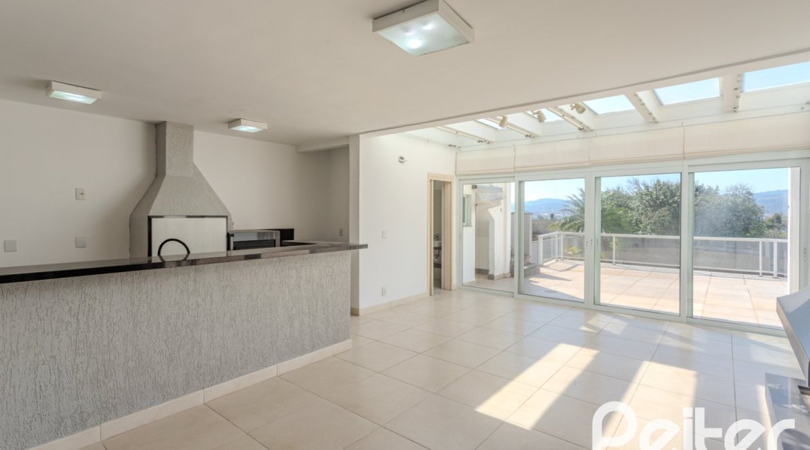 Casa à venda com 298m², 4 dormitórios, 1 suíte, 4 vagas, no bairro Ipanema / Imperial Parque em Porto Alegre