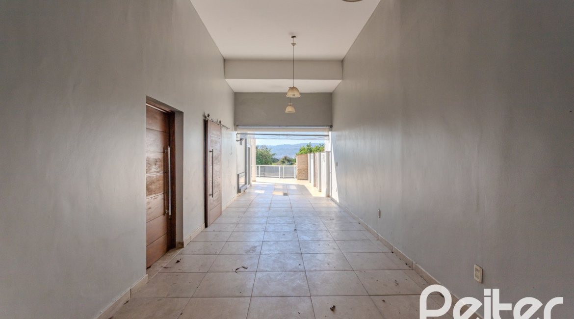 Casa à venda com 298m², 4 dormitórios, 1 suíte, 4 vagas, no bairro Ipanema / Imperial Parque em Porto Alegre