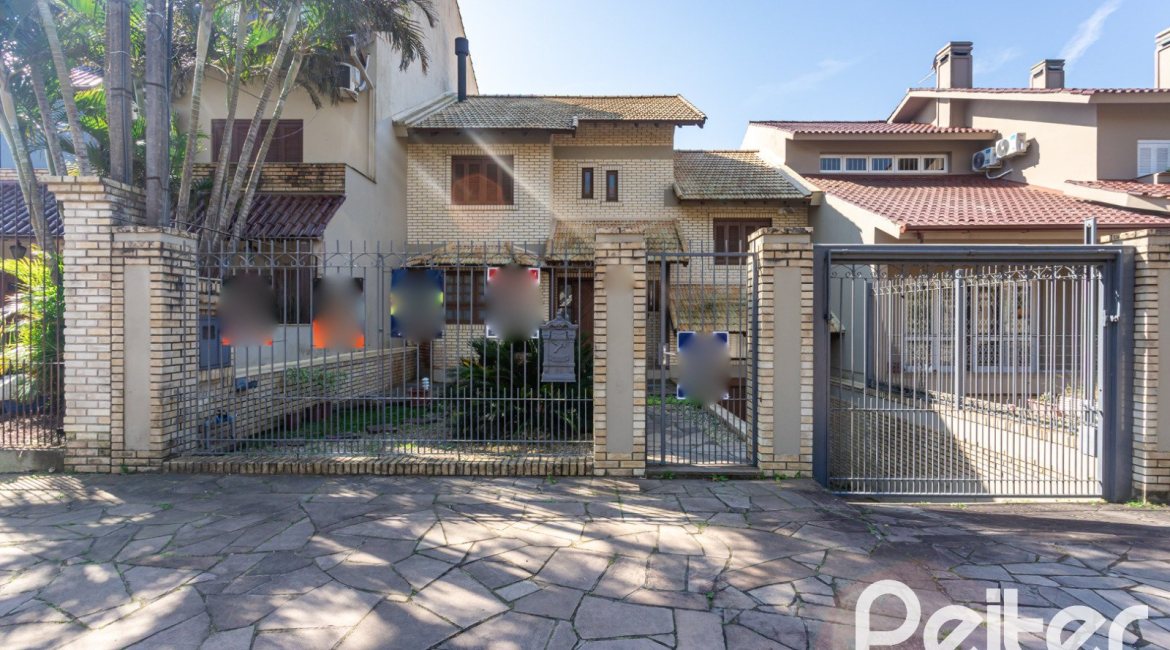 Casa à venda com 298m², 4 dormitórios, 1 suíte, 4 vagas, no bairro Ipanema / Imperial Parque em Porto Alegre