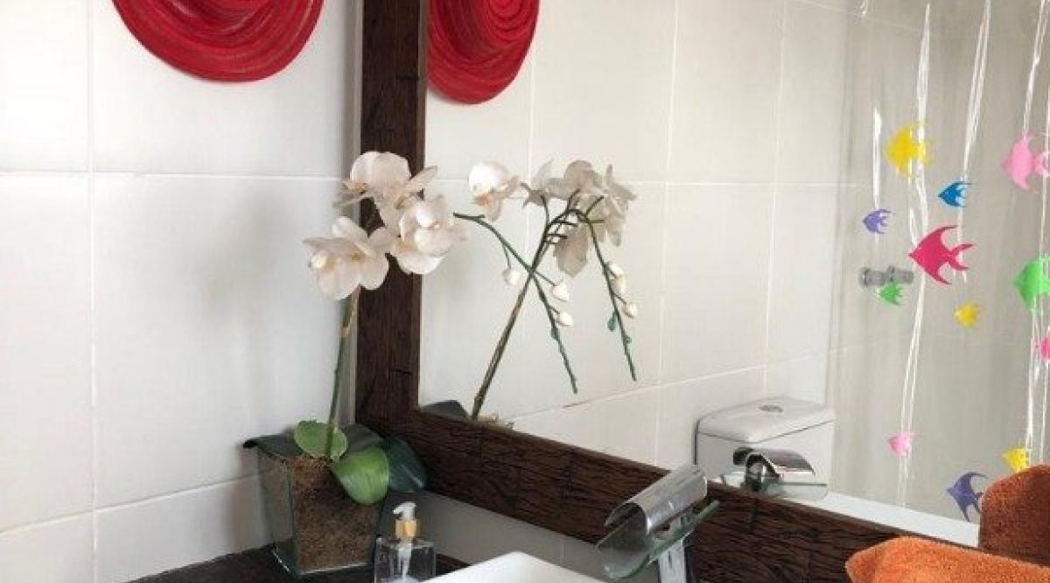 Casa à venda com 298m², 4 dormitórios, 1 suíte, 4 vagas, no bairro Ipanema / Imperial Parque em Porto Alegre