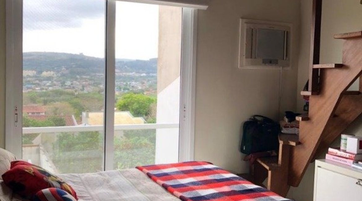 Casa à venda com 298m², 4 dormitórios, 1 suíte, 4 vagas, no bairro Ipanema / Imperial Parque em Porto Alegre