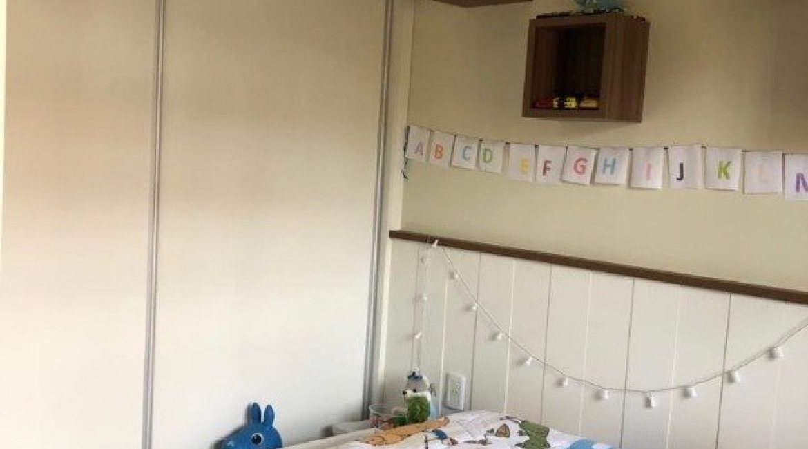 Casa à venda com 298m², 4 dormitórios, 1 suíte, 4 vagas, no bairro Ipanema / Imperial Parque em Porto Alegre