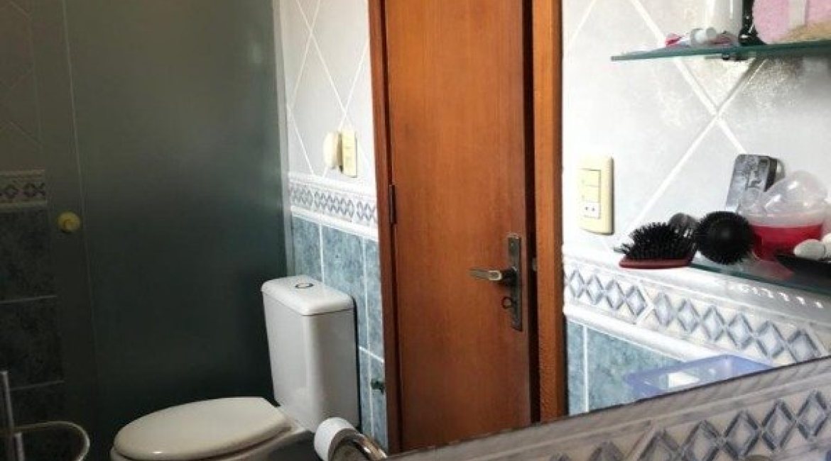 Casa à venda com 298m², 4 dormitórios, 1 suíte, 4 vagas, no bairro Ipanema / Imperial Parque em Porto Alegre