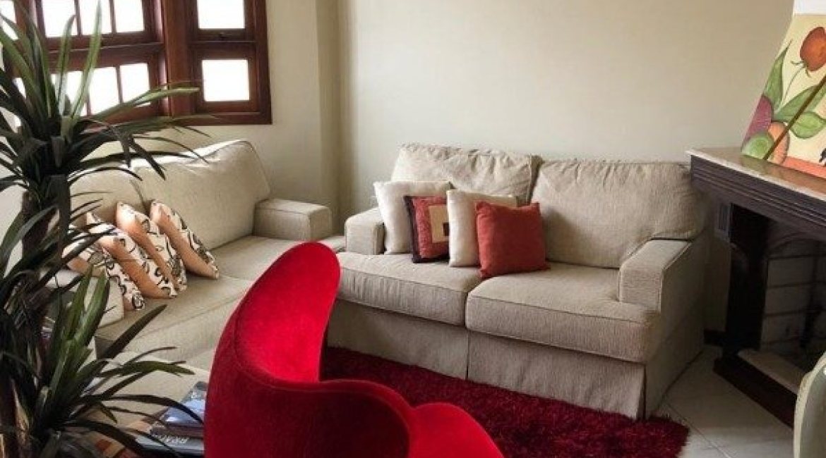 Casa à venda com 298m², 4 dormitórios, 1 suíte, 4 vagas, no bairro Ipanema / Imperial Parque em Porto Alegre