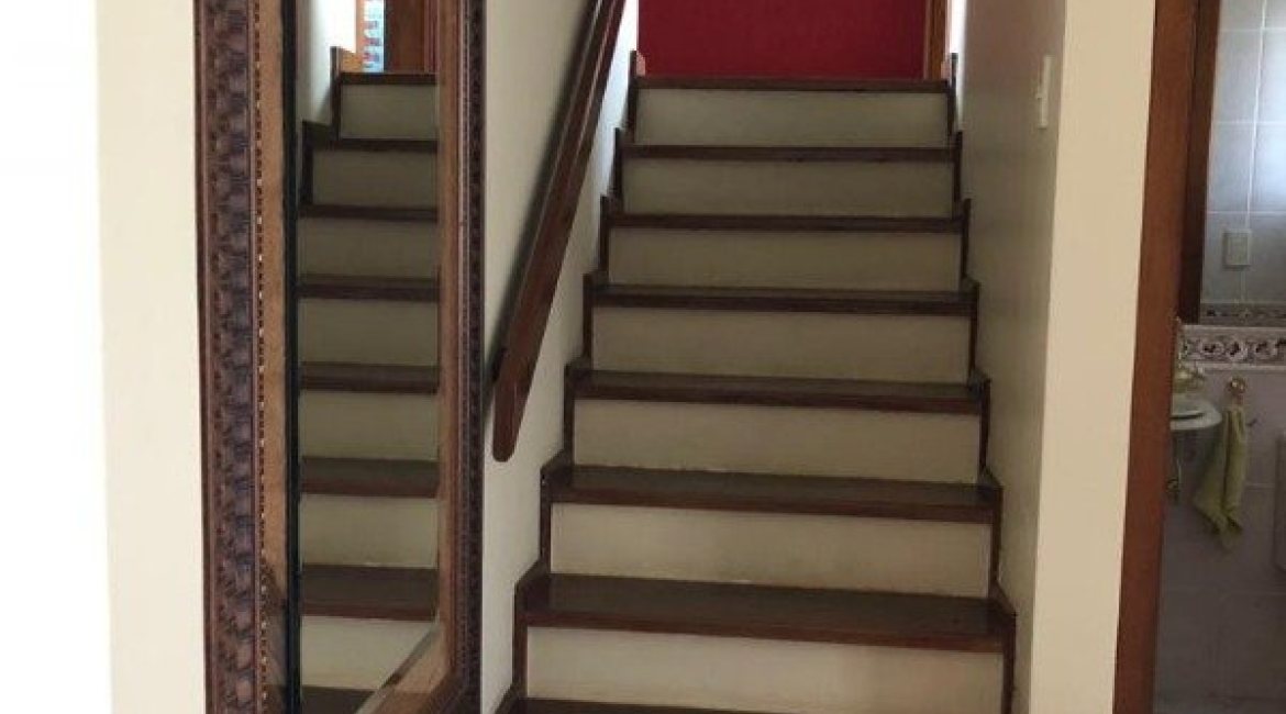 Casa à venda com 298m², 4 dormitórios, 1 suíte, 4 vagas, no bairro Ipanema / Imperial Parque em Porto Alegre