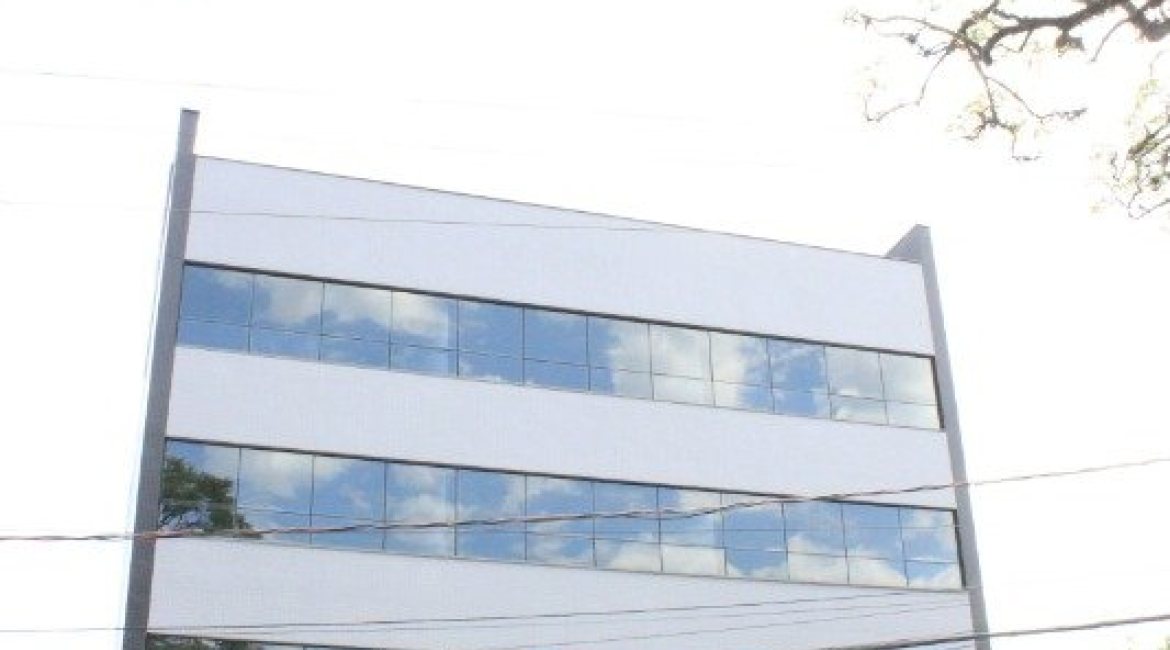 Comercial à venda com 35m², 1 vaga, no bairro Tristeza em Porto Alegre