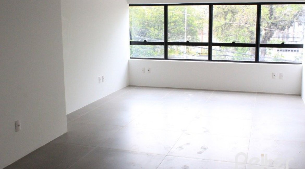 Comercial à venda com 35m², 1 vaga, no bairro Tristeza em Porto Alegre