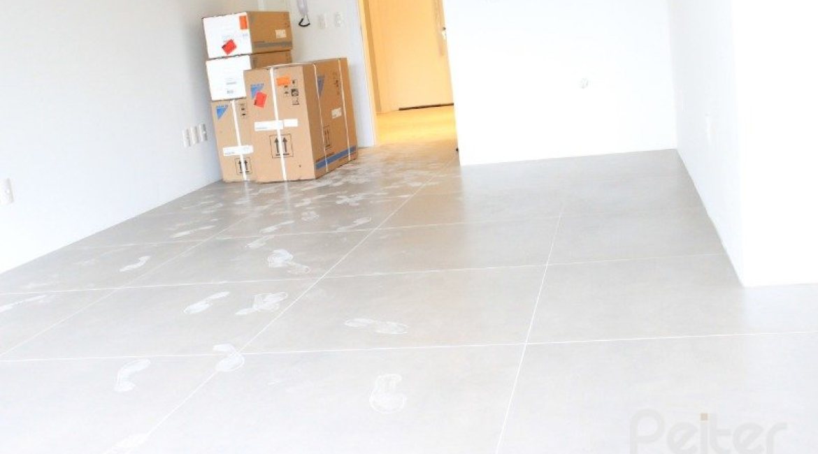 Comercial à venda com 35m², 1 vaga, no bairro Tristeza em Porto Alegre