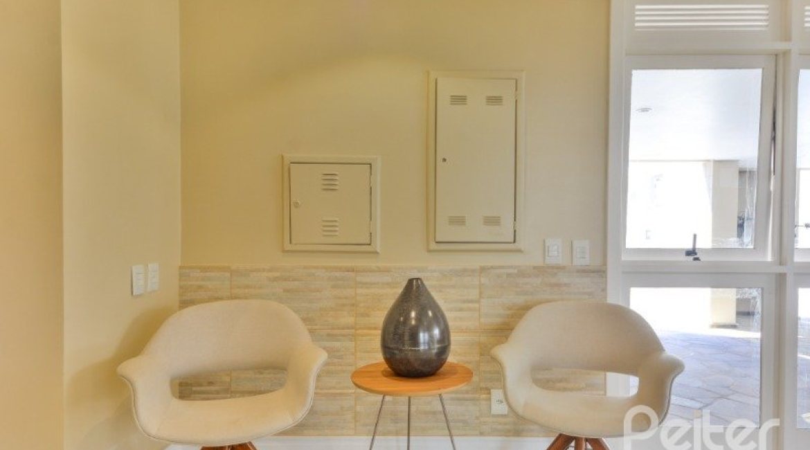 Apartamento à venda com 76m², 2 dormitórios, 1 suíte, 1 vaga, no bairro Tristeza em Porto Alegre