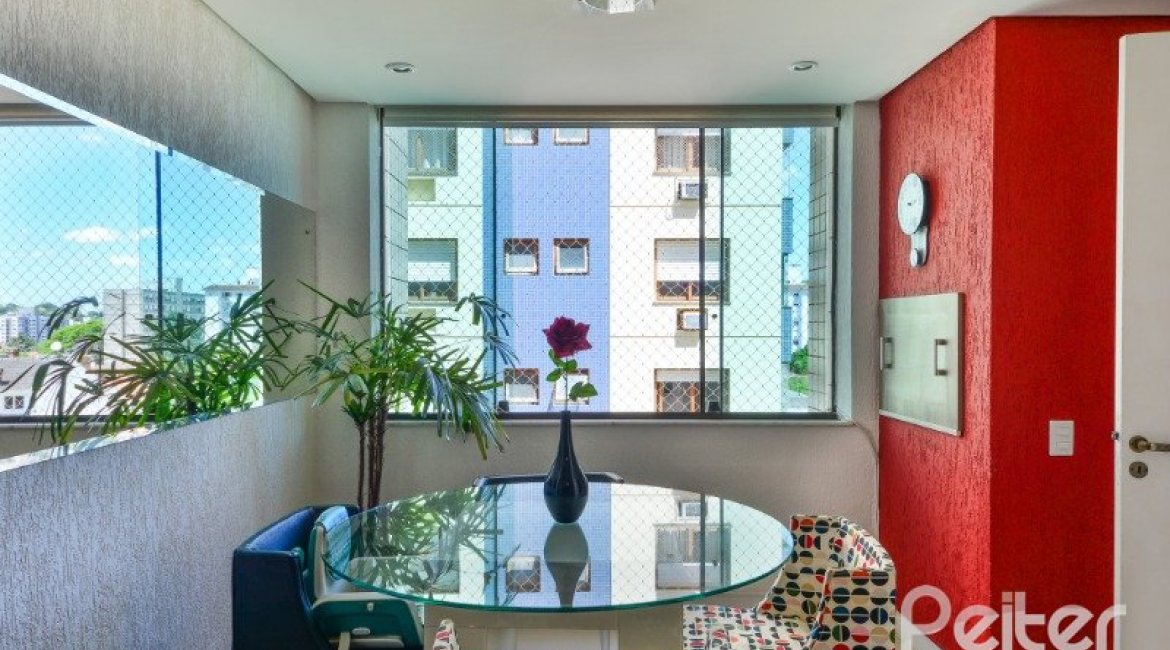 Apartamento à venda com 76m², 2 dormitórios, 1 suíte, 1 vaga, no bairro Tristeza em Porto Alegre