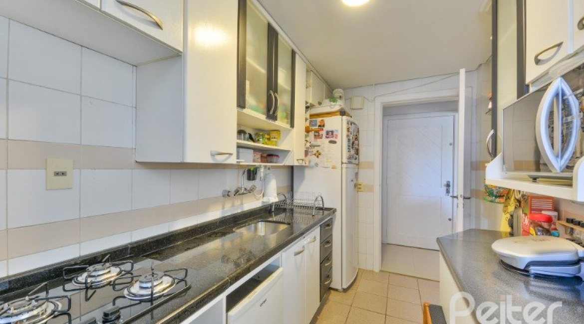 Apartamento à venda com 76m², 2 dormitórios, 1 suíte, 1 vaga, no bairro Tristeza em Porto Alegre
