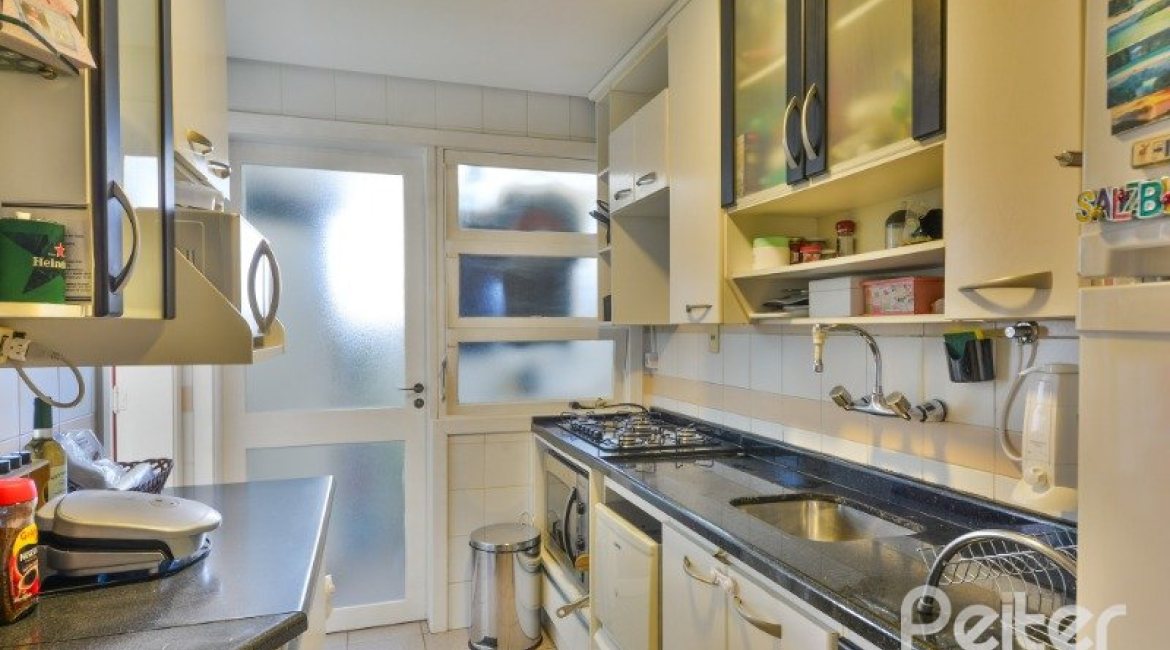 Apartamento à venda com 76m², 2 dormitórios, 1 suíte, 1 vaga, no bairro Tristeza em Porto Alegre