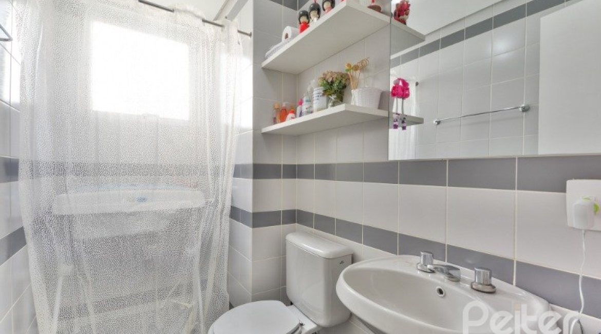 Apartamento à venda com 76m², 2 dormitórios, 1 suíte, 1 vaga, no bairro Tristeza em Porto Alegre