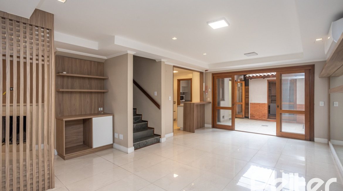Casa em Condomínio à venda com 290m², 3 dormitórios, 1 suíte, 2 vagas, no bairro Jardim Isabel em Porto Alegre