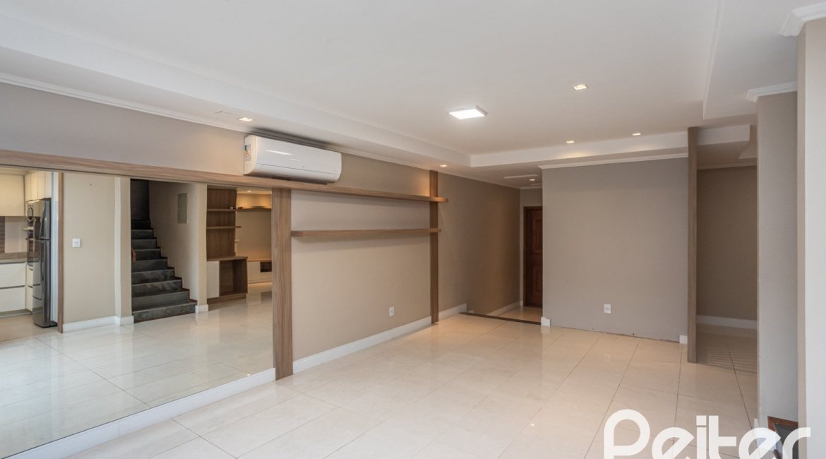 Casa em Condomínio à venda com 290m², 3 dormitórios, 1 suíte, 2 vagas, no bairro Jardim Isabel em Porto Alegre