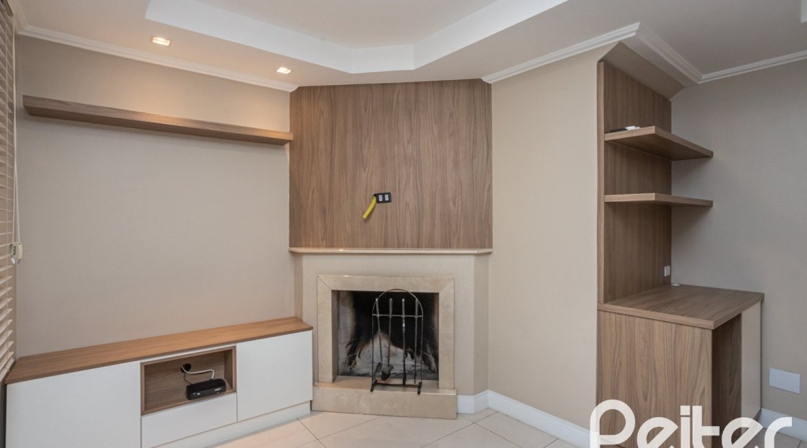 Casa em Condomínio à venda com 290m², 3 dormitórios, 1 suíte, 2 vagas, no bairro Jardim Isabel em Porto Alegre