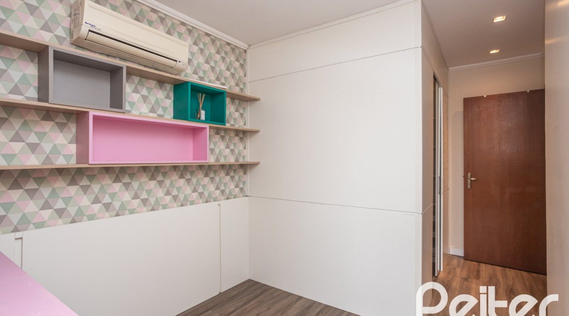 Casa em Condomínio à venda com 290m², 3 dormitórios, 1 suíte, 2 vagas, no bairro Jardim Isabel em Porto Alegre