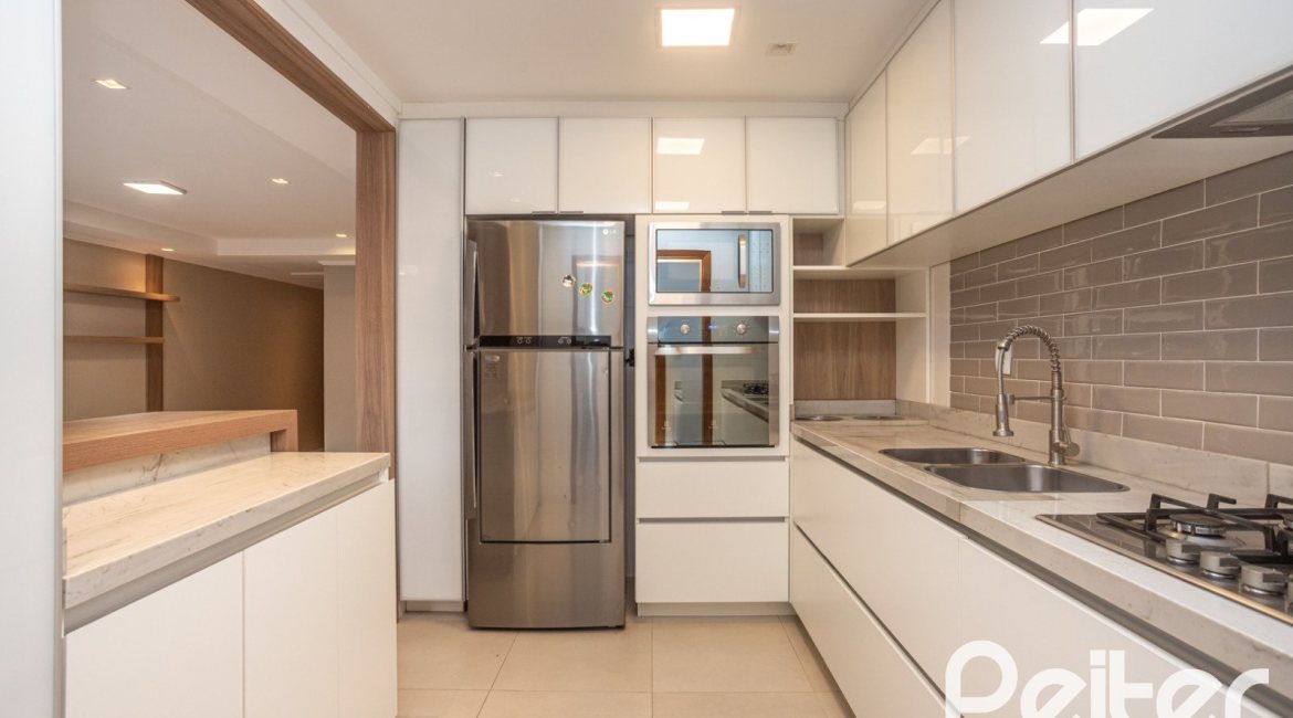 Casa em Condomínio à venda com 290m², 3 dormitórios, 1 suíte, 2 vagas, no bairro Jardim Isabel em Porto Alegre