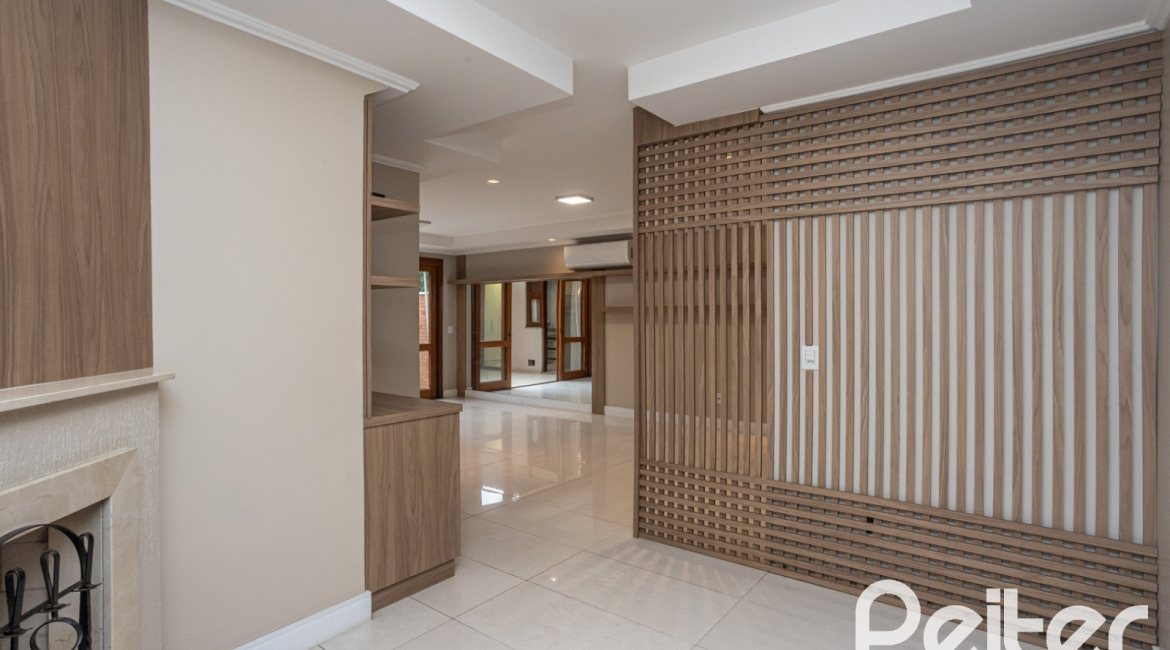 Casa em Condomínio à venda com 290m², 3 dormitórios, 1 suíte, 2 vagas, no bairro Jardim Isabel em Porto Alegre