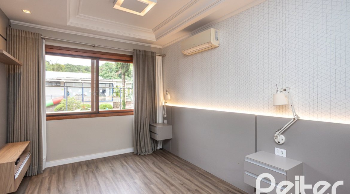 Casa em Condomínio à venda com 290m², 3 dormitórios, 1 suíte, 2 vagas, no bairro Jardim Isabel em Porto Alegre