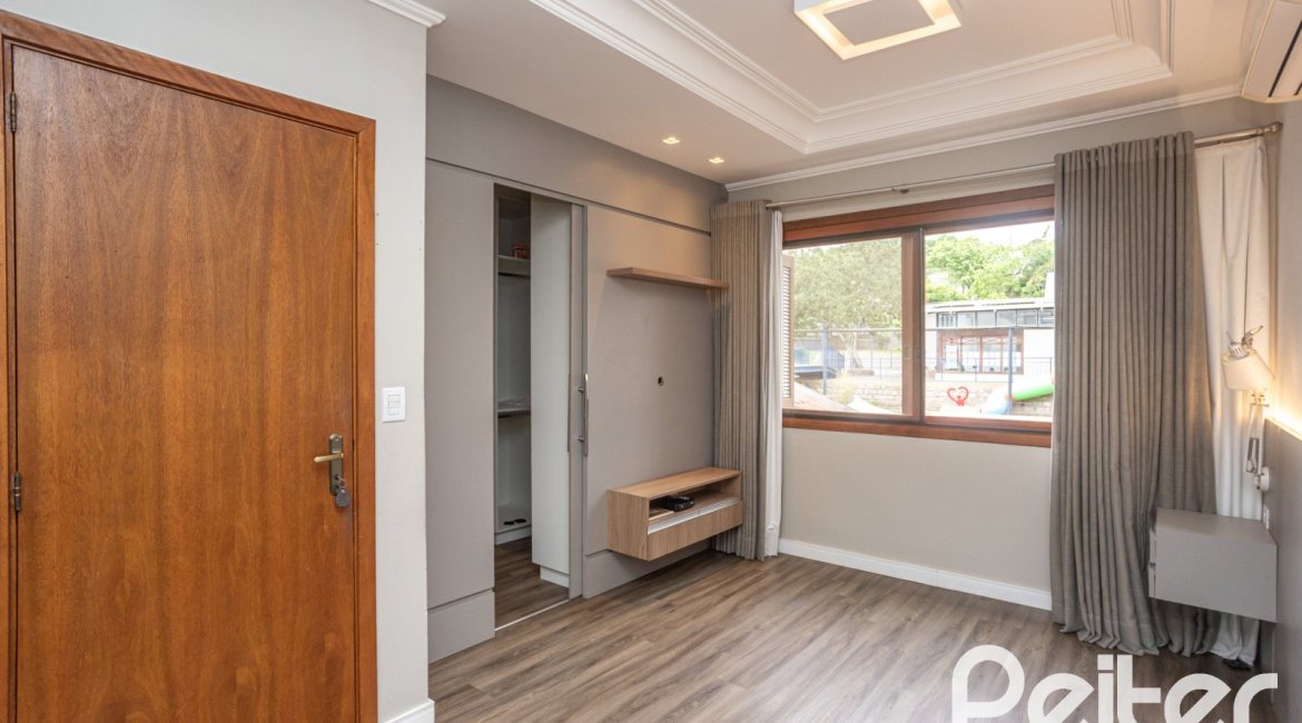 Casa em Condomínio à venda com 290m², 3 dormitórios, 1 suíte, 2 vagas, no bairro Jardim Isabel em Porto Alegre