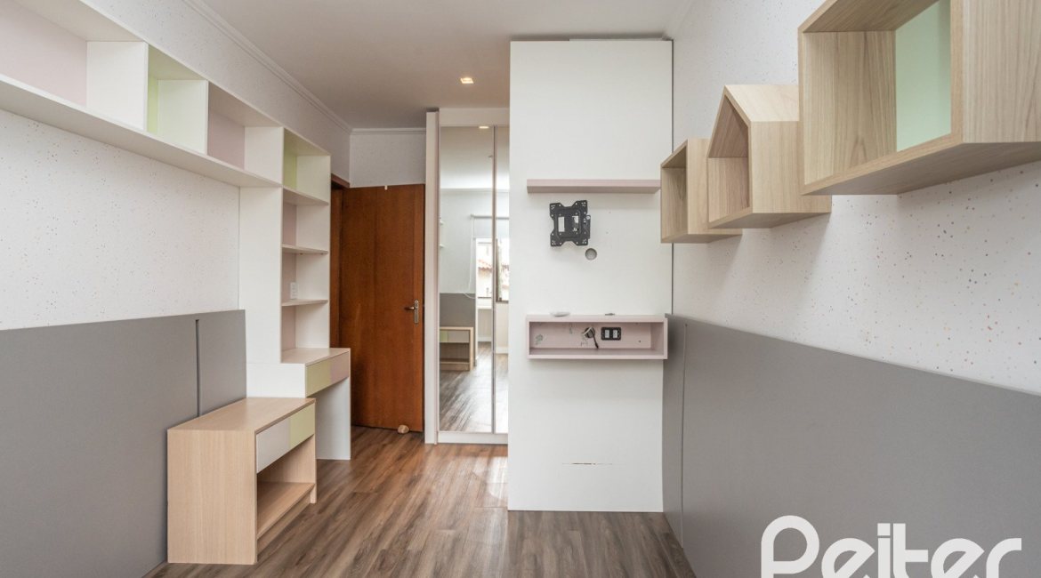 Casa em Condomínio à venda com 290m², 3 dormitórios, 1 suíte, 2 vagas, no bairro Jardim Isabel em Porto Alegre