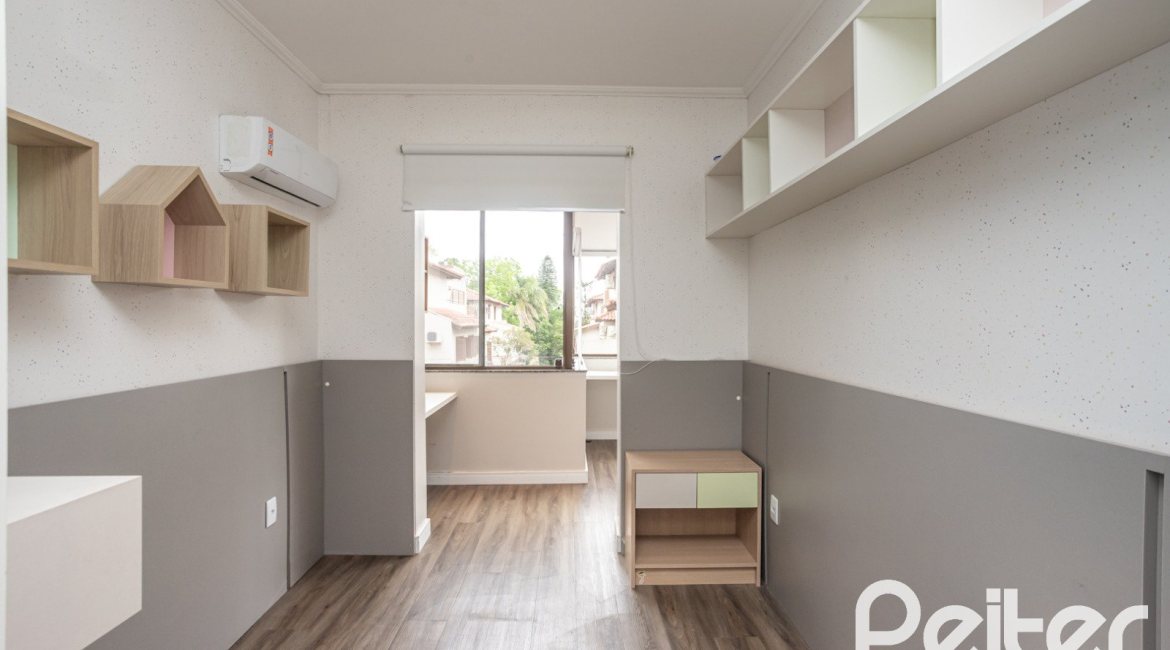 Casa em Condomínio à venda com 290m², 3 dormitórios, 1 suíte, 2 vagas, no bairro Jardim Isabel em Porto Alegre