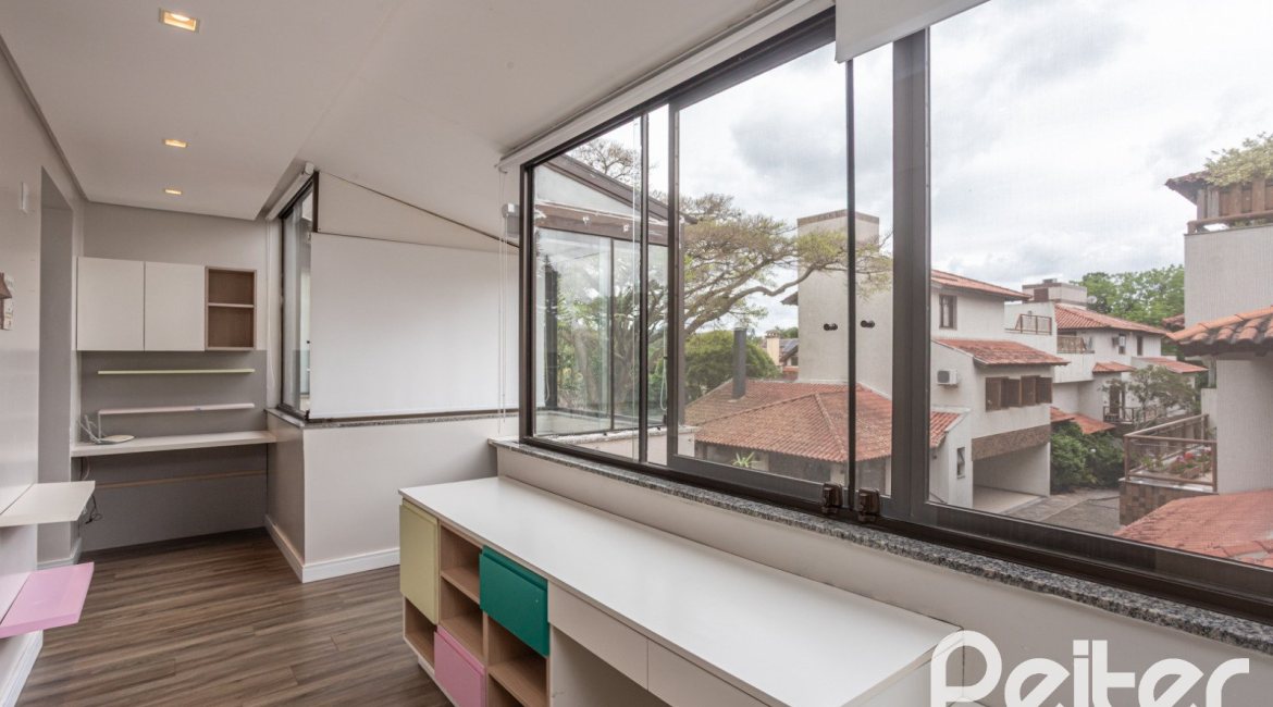 Casa em Condomínio à venda com 290m², 3 dormitórios, 1 suíte, 2 vagas, no bairro Jardim Isabel em Porto Alegre