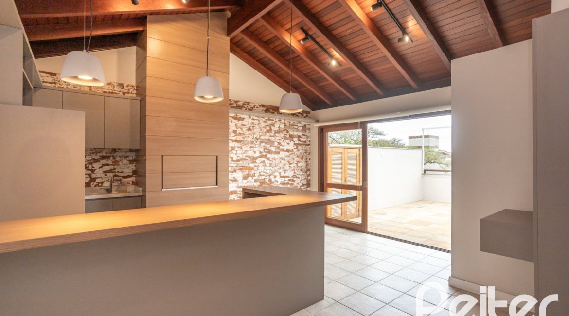 Casa em Condomínio à venda com 290m², 3 dormitórios, 1 suíte, 2 vagas, no bairro Jardim Isabel em Porto Alegre