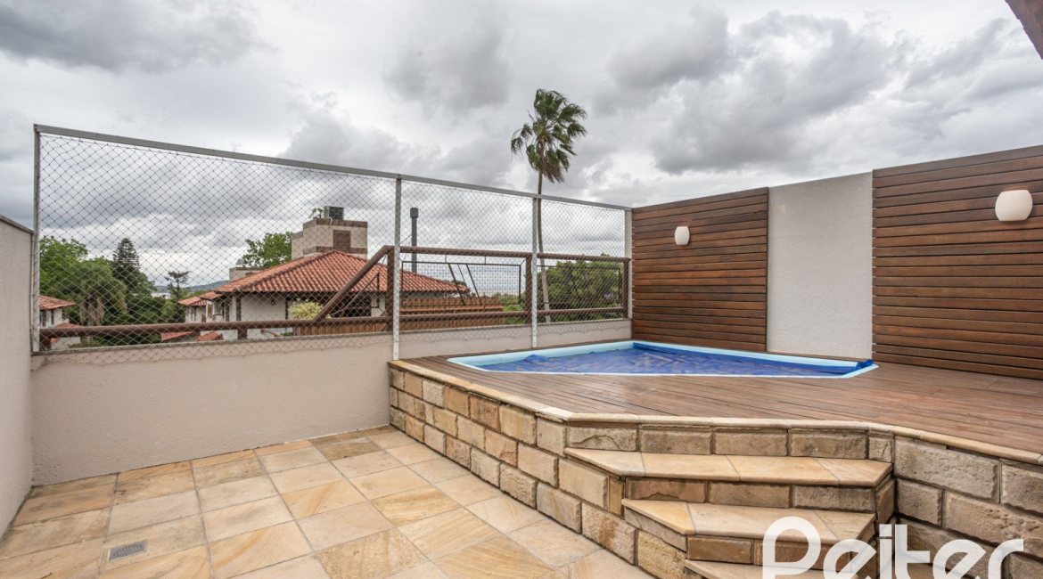 Casa em Condomínio à venda com 290m², 3 dormitórios, 1 suíte, 2 vagas, no bairro Jardim Isabel em Porto Alegre