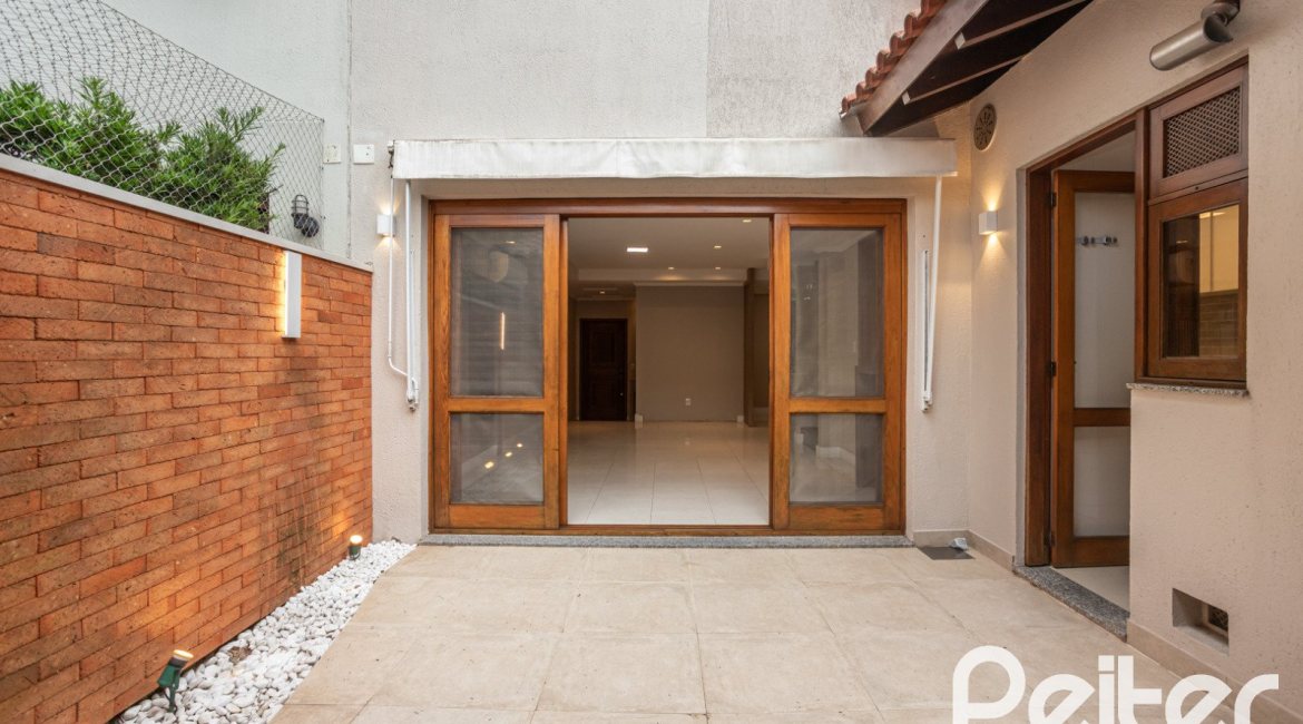 Casa em Condomínio à venda com 290m², 3 dormitórios, 1 suíte, 2 vagas, no bairro Jardim Isabel em Porto Alegre