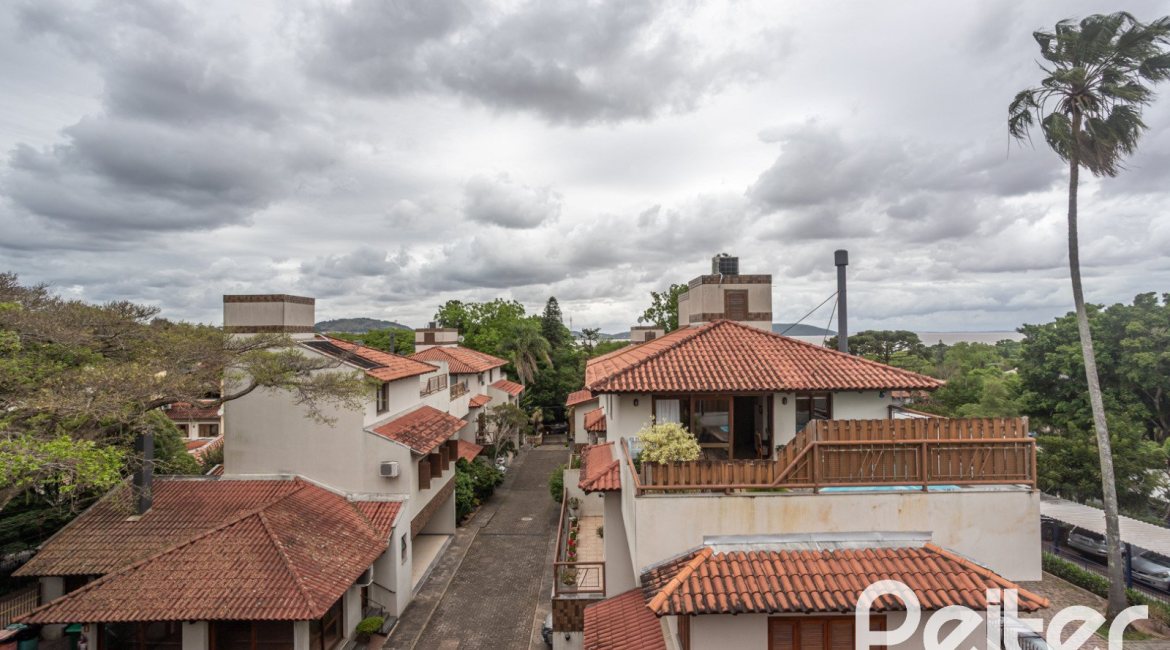 Casa em Condomínio à venda com 290m², 3 dormitórios, 1 suíte, 2 vagas, no bairro Jardim Isabel em Porto Alegre