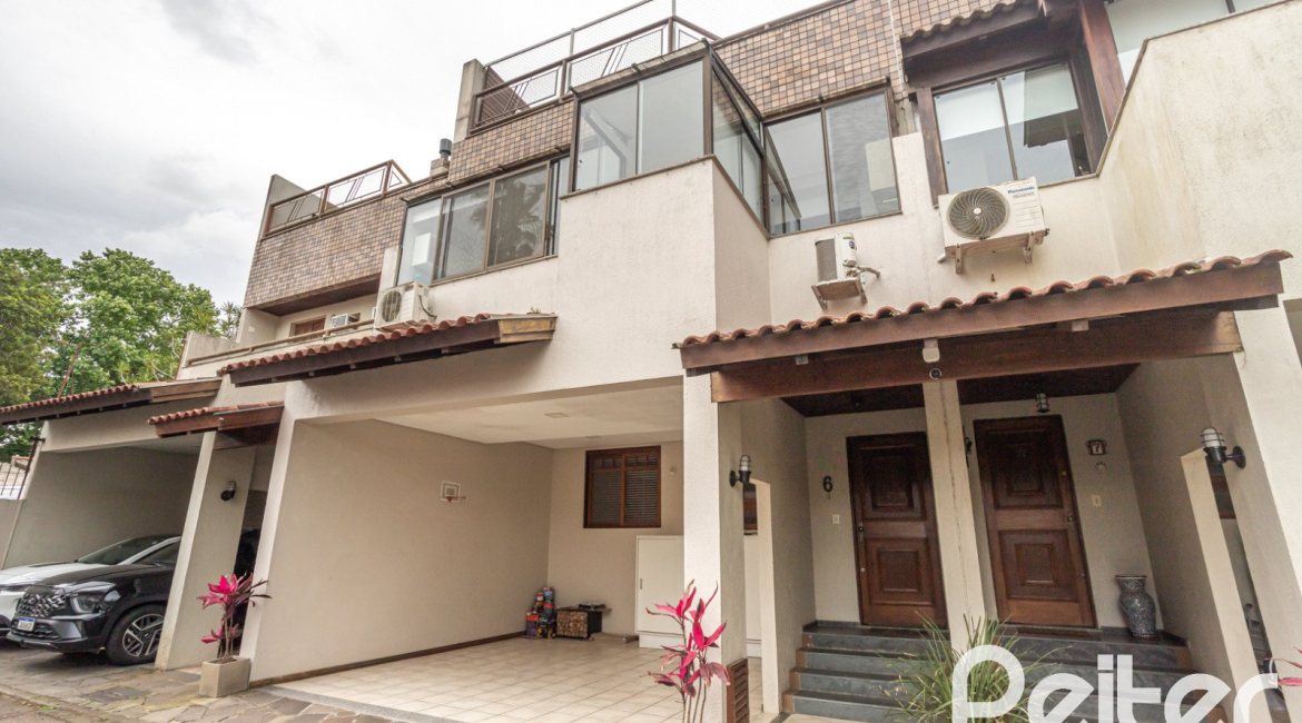 Casa em Condomínio à venda com 290m², 3 dormitórios, 1 suíte, 2 vagas, no bairro Jardim Isabel em Porto Alegre