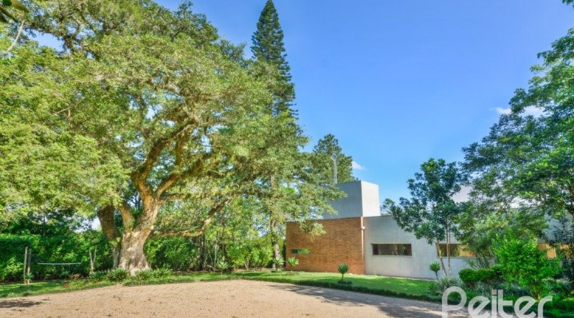 Casa à venda com 1000m², no bairro Chapéu do Sol em Porto Alegre