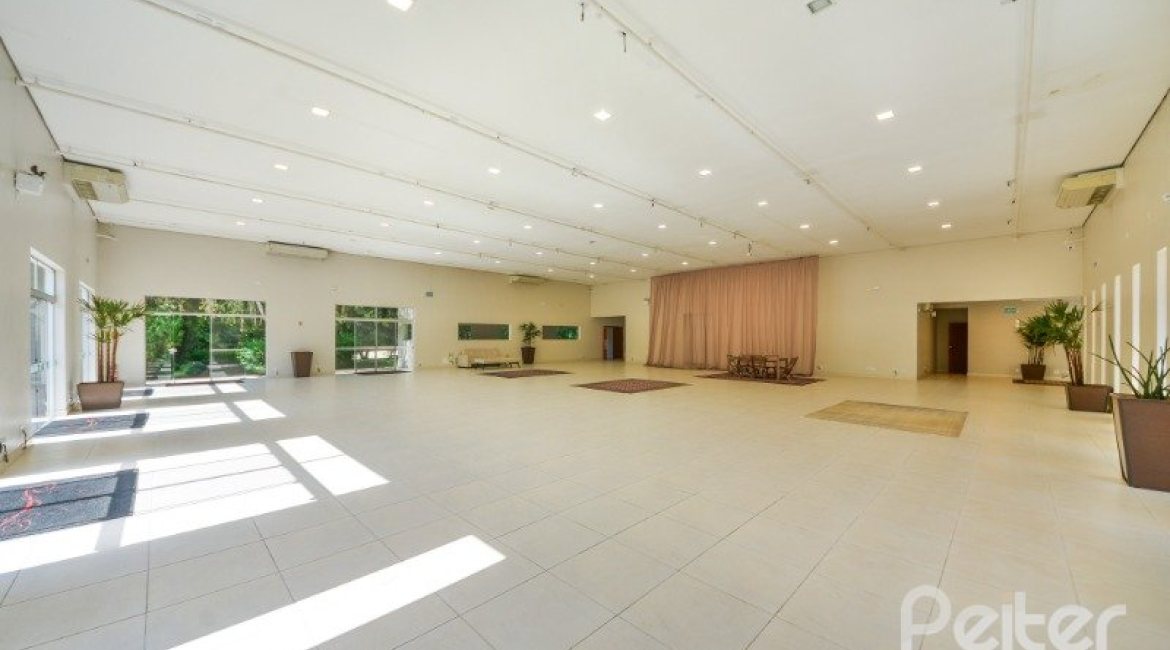 Casa à venda com 1000m², no bairro Chapéu do Sol em Porto Alegre