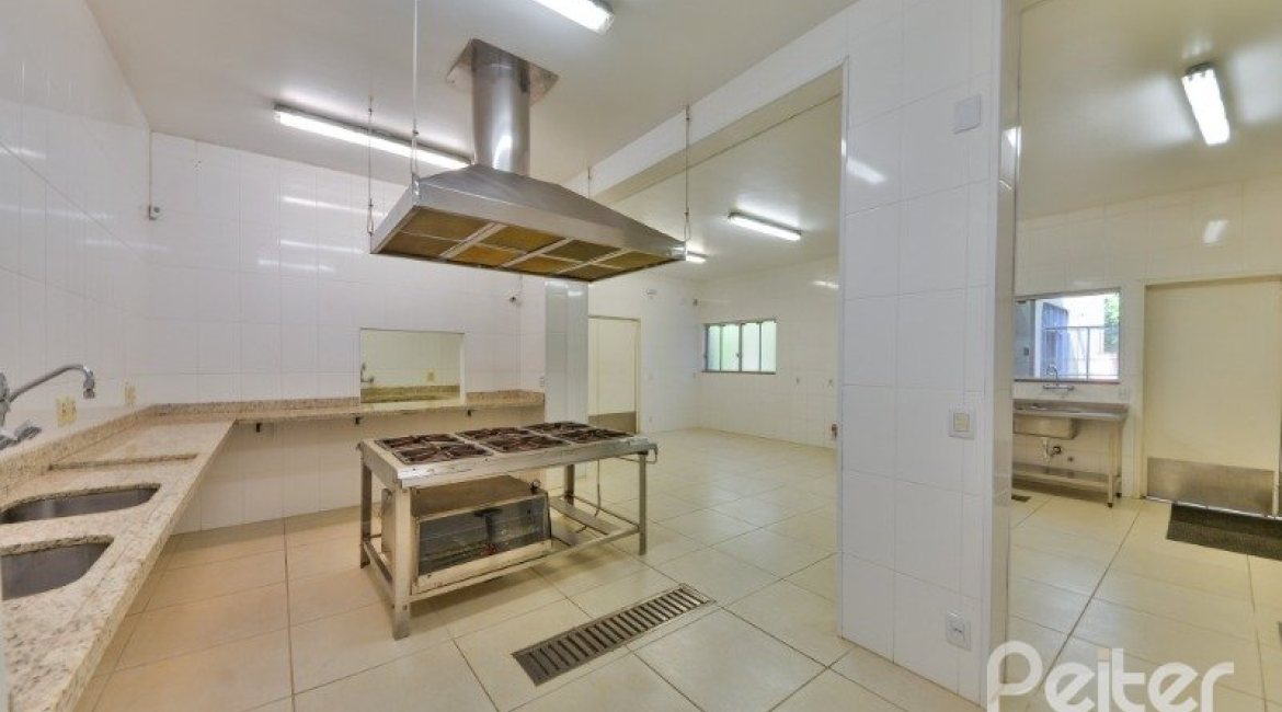 Casa à venda com 1000m², no bairro Chapéu do Sol em Porto Alegre