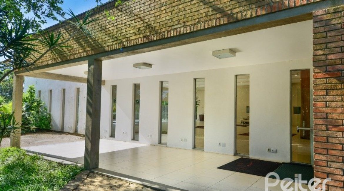 Comercial à venda com 1000m², no bairro Chapéu do Sol em Porto Alegre