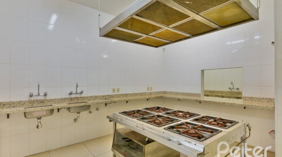 Comercial à venda com 1000m², no bairro Chapéu do Sol em Porto Alegre