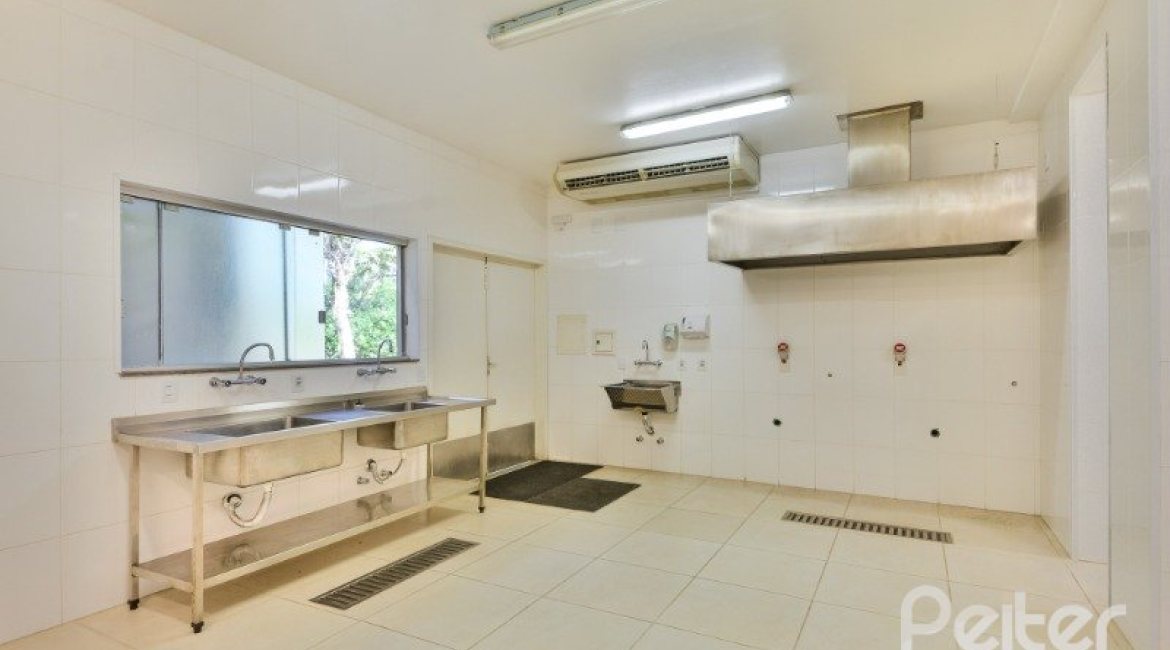 Comercial à venda com 1000m², no bairro Chapéu do Sol em Porto Alegre