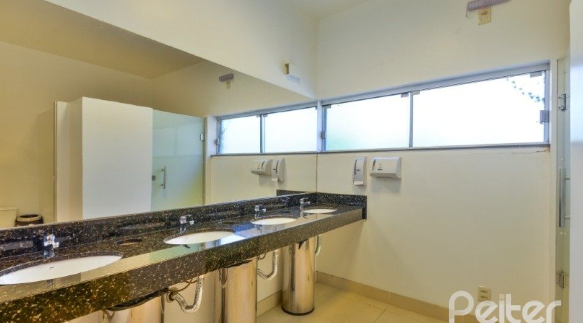 Comercial à venda com 1000m², no bairro Chapéu do Sol em Porto Alegre