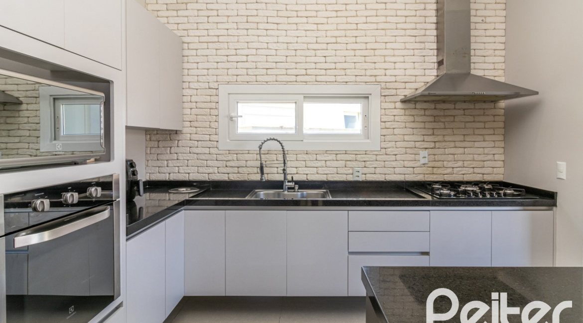 Casa em Condomínio à venda com 240m², 3 dormitórios, 3 suítes, 2 vagas, no bairro Alphaville em PORTO ALEGRE