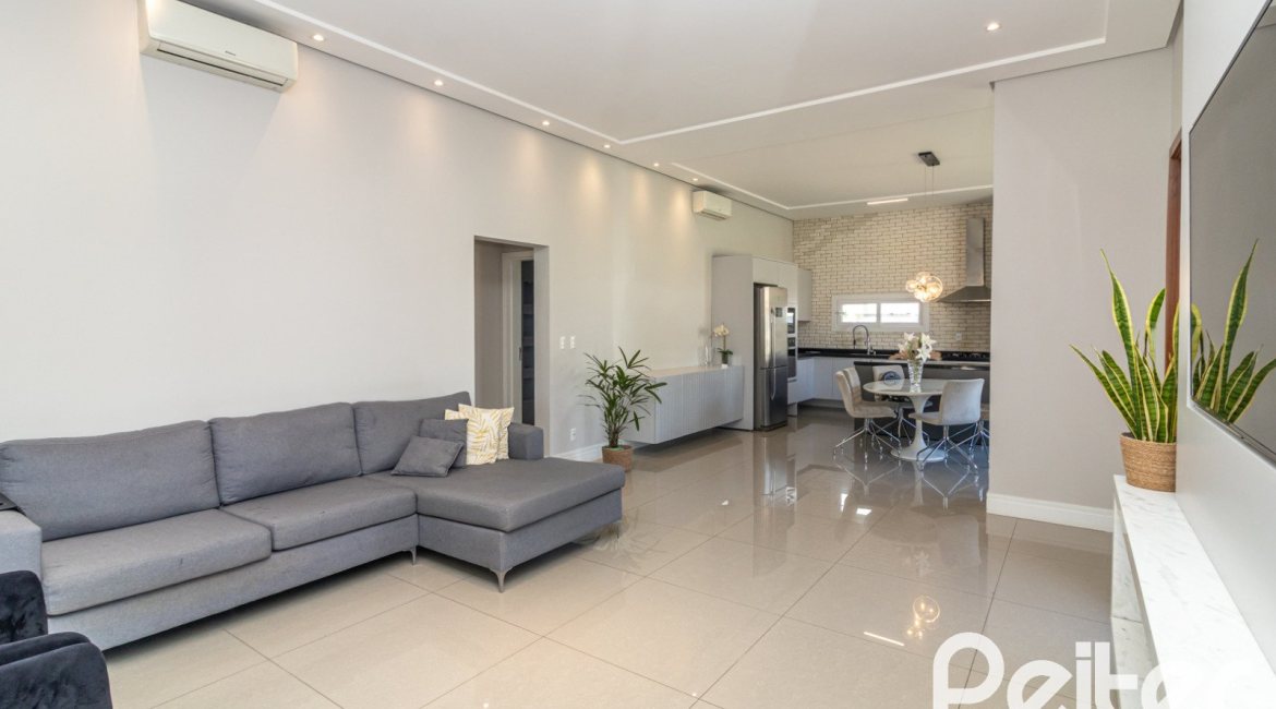 Casa em Condomínio à venda com 240m², 3 dormitórios, 3 suítes, 2 vagas, no bairro Alphaville em PORTO ALEGRE