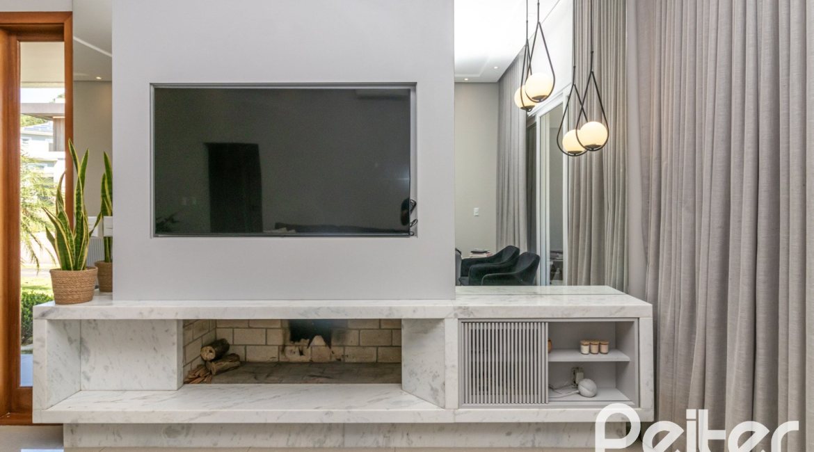 Casa em Condomínio à venda com 240m², 3 dormitórios, 3 suítes, 2 vagas, no bairro Alphaville em PORTO ALEGRE