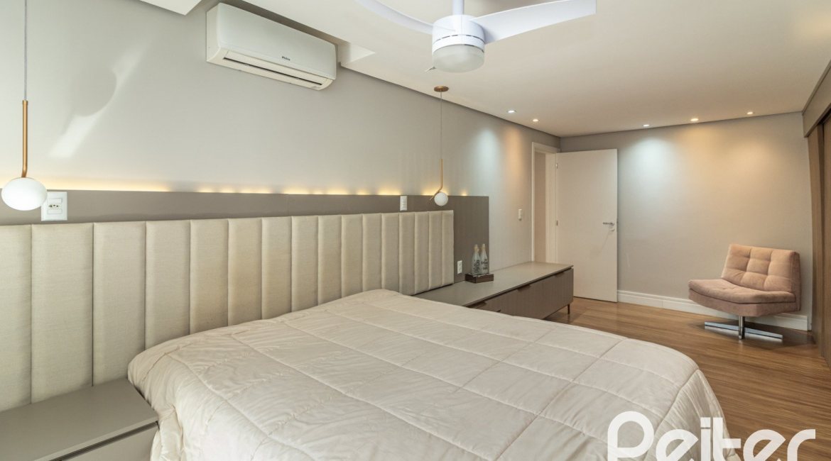 Casa em Condomínio à venda com 240m², 3 dormitórios, 3 suítes, 2 vagas, no bairro Alphaville em PORTO ALEGRE